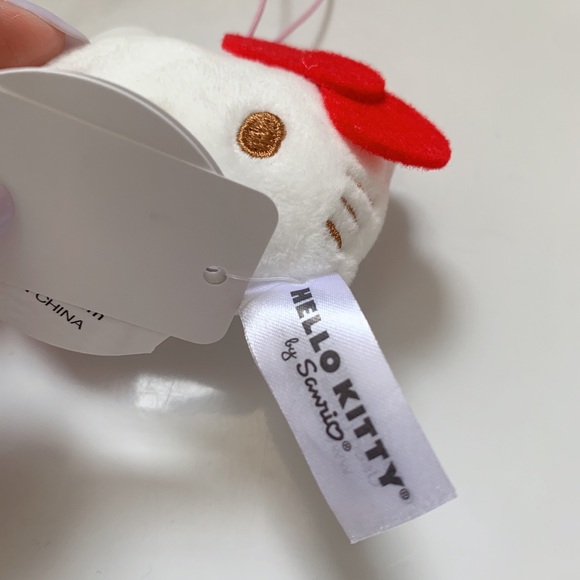 Hello Kitty Plush (keychain size) - Picture 4 of 5